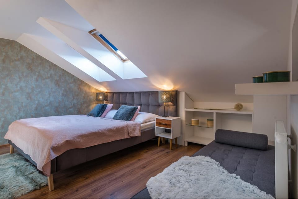 Photo of the whole room, Bedroom