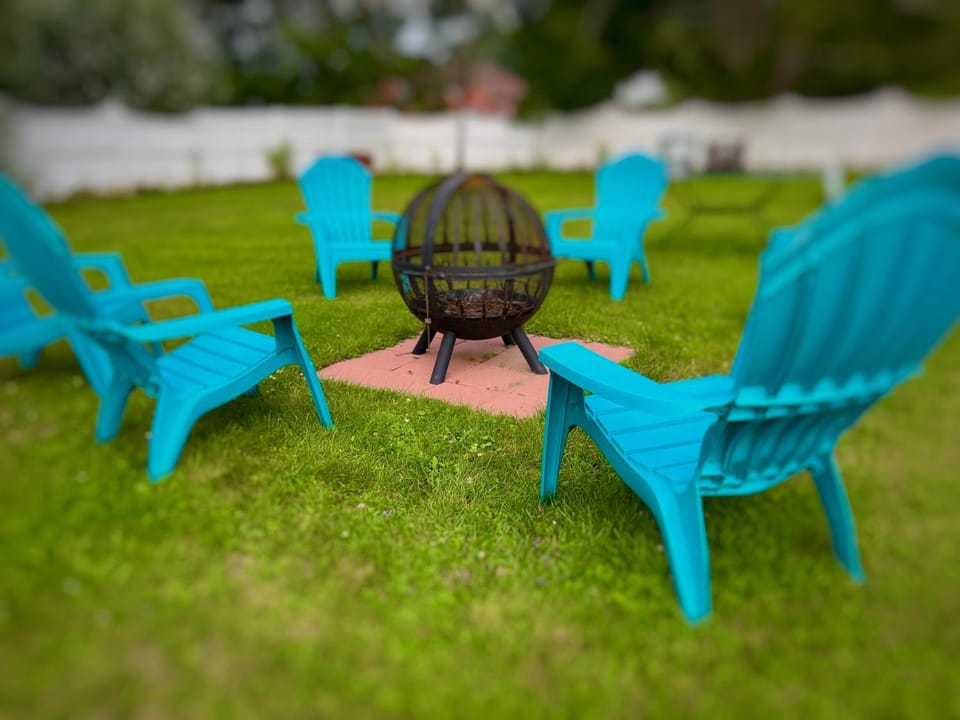 Activities, Seating area, fireplace