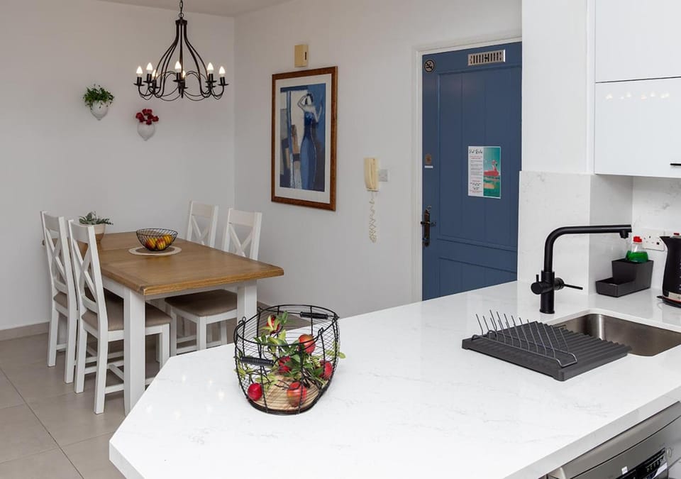 Facade/entrance, Kitchen or kitchenette, Dining area
