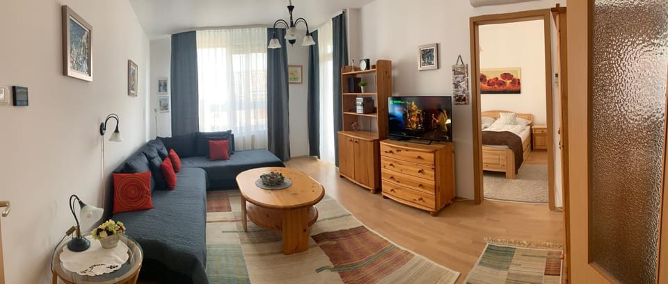 Communal lounge/ TV room, Living room, Seating area
