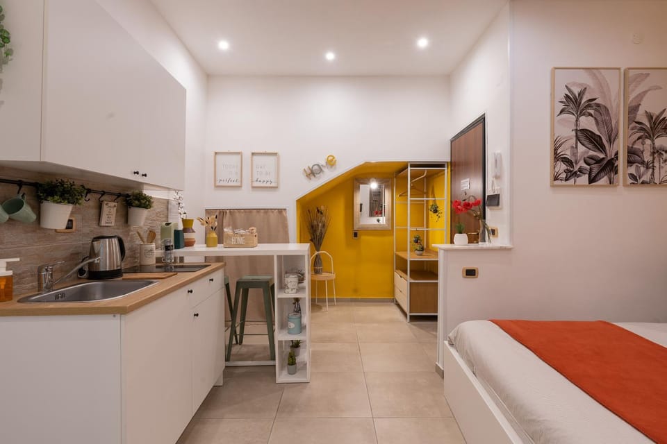 Kitchen or kitchenette, Dining area, stove