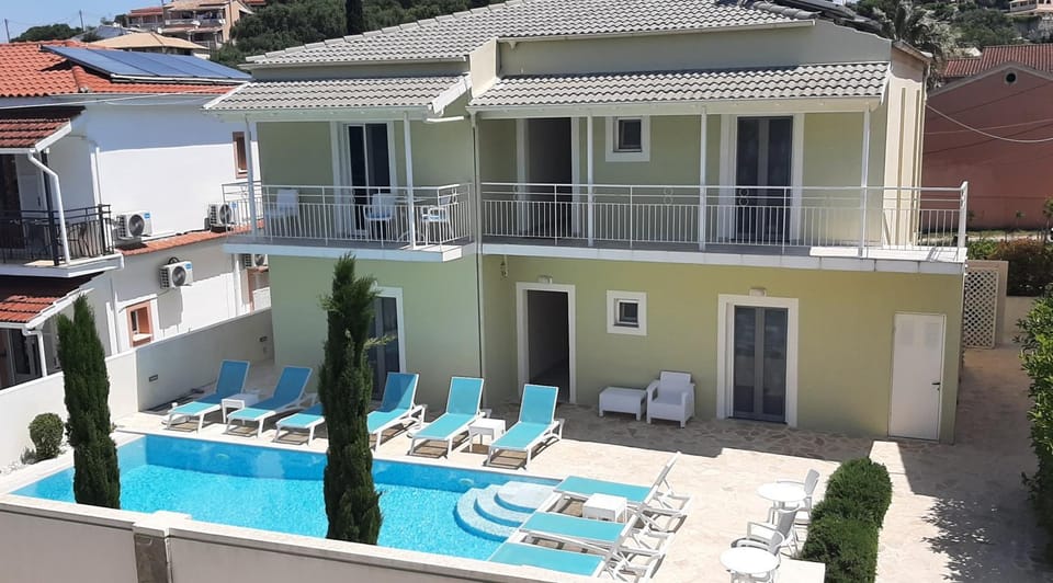 Property building, Day, Balcony/Terrace, Pool view, Swimming pool, sunbed