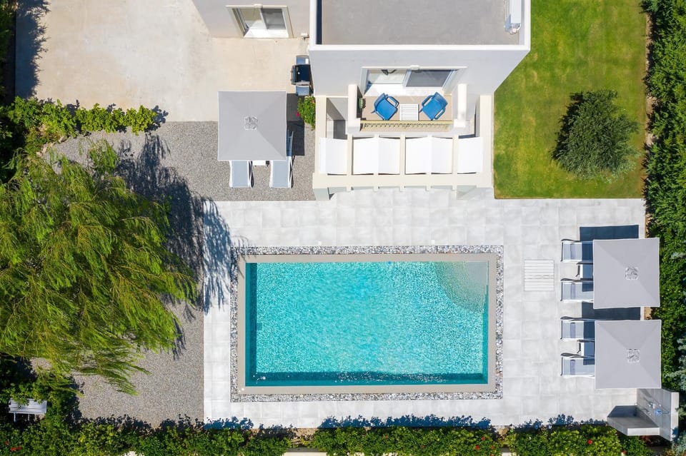 Property building, Bird's eye view, Garden, Swimming pool
