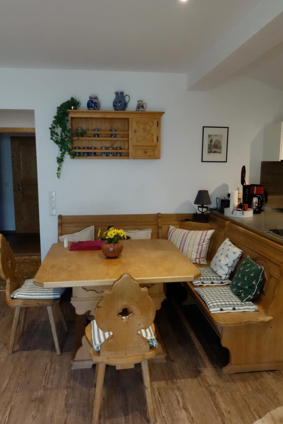 Seating area, Dining area