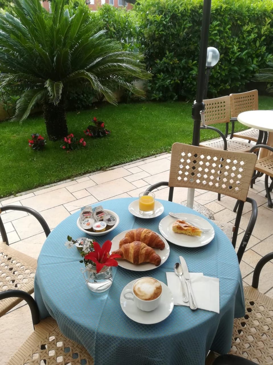 Restaurant/places to eat, Garden, Breakfast, Buffet breakfast