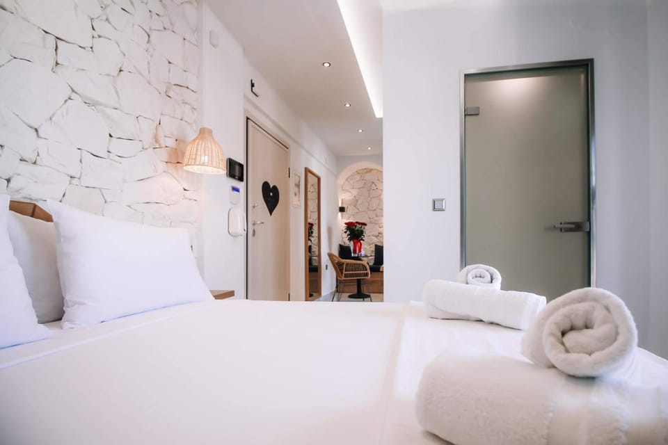 Bed, Bathroom, Photo of the whole room, Bedroom