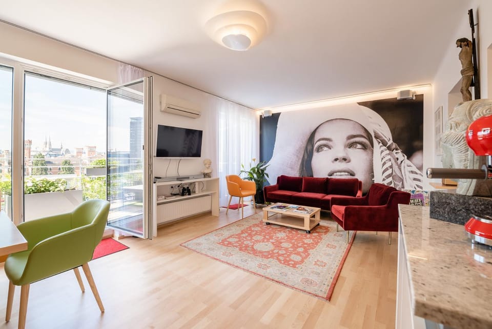 Living room, Photo of the whole room, Decorative detail, Decorative detail