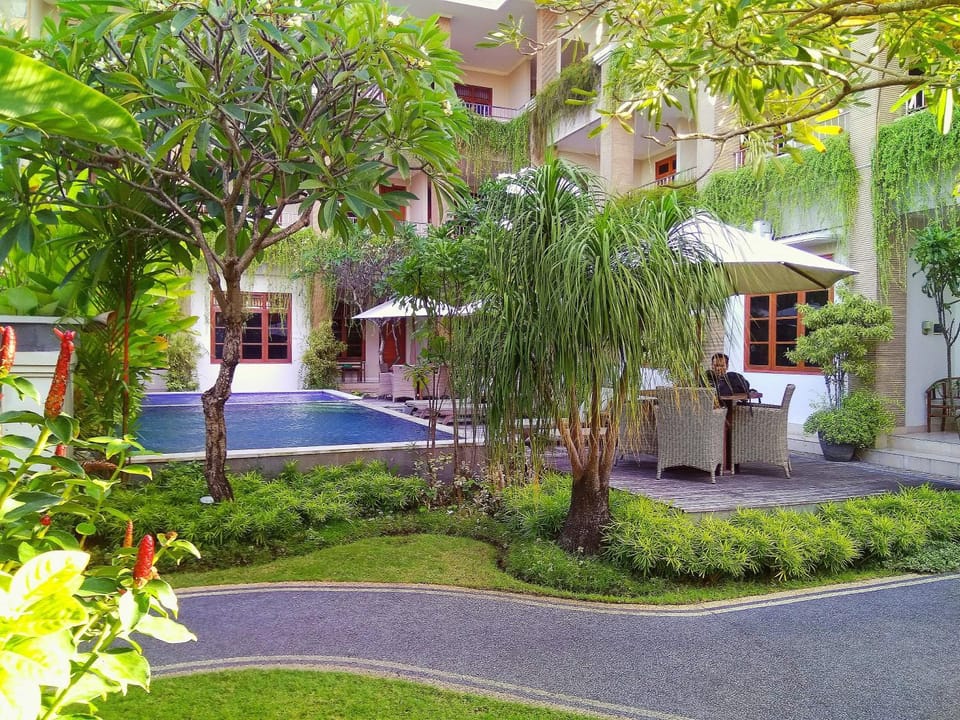 Garden, Swimming pool