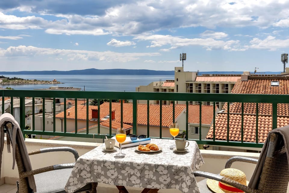 View (from property/room), Balcony/Terrace, Seating area, Sea view