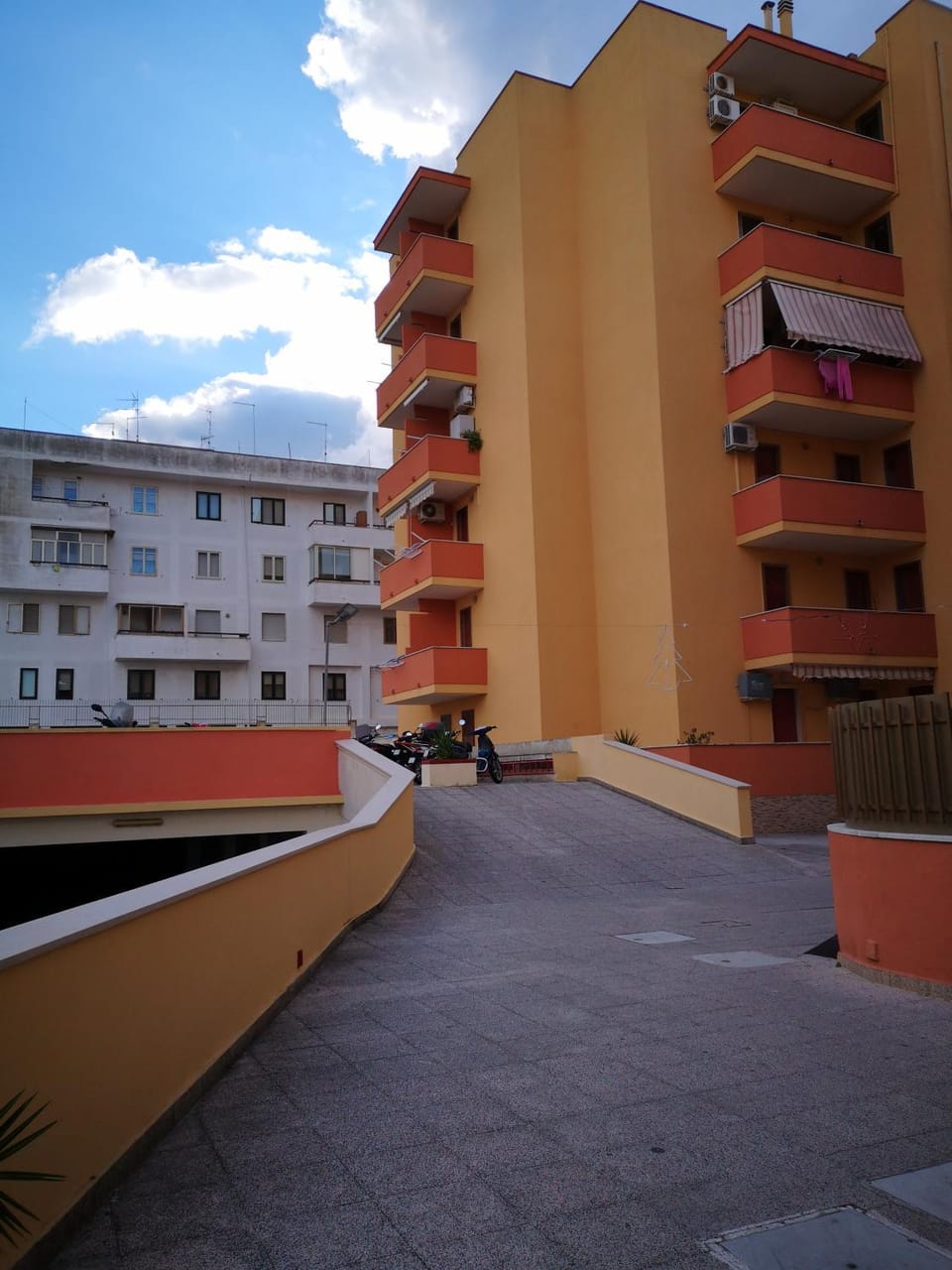 Facade/entrance