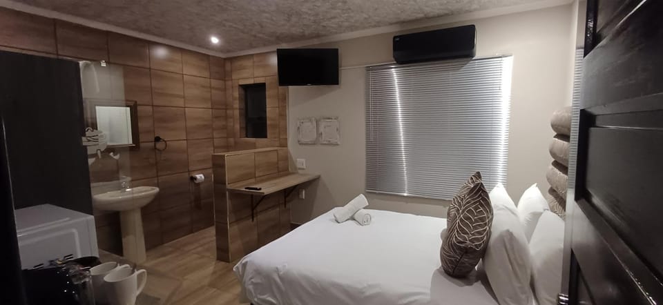 Bathroom, Bedroom