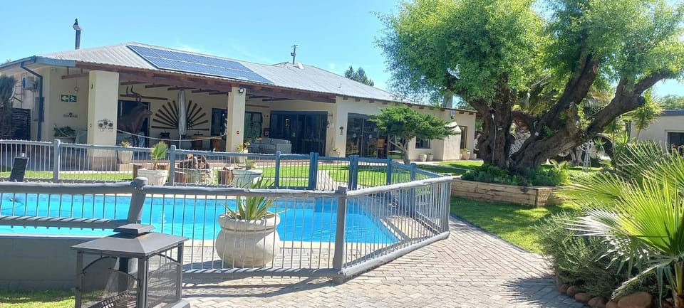 Property building, Property building, Day, Garden, Swimming pool