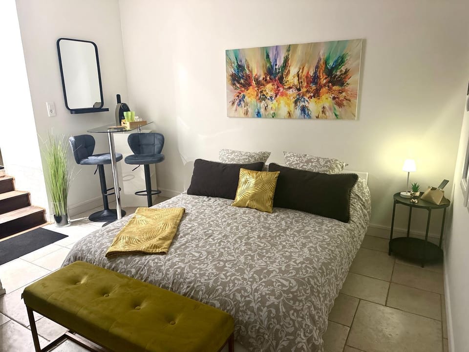 Bed, TV and multimedia, Photo of the whole room, Seating area, Bedroom, Breakfast