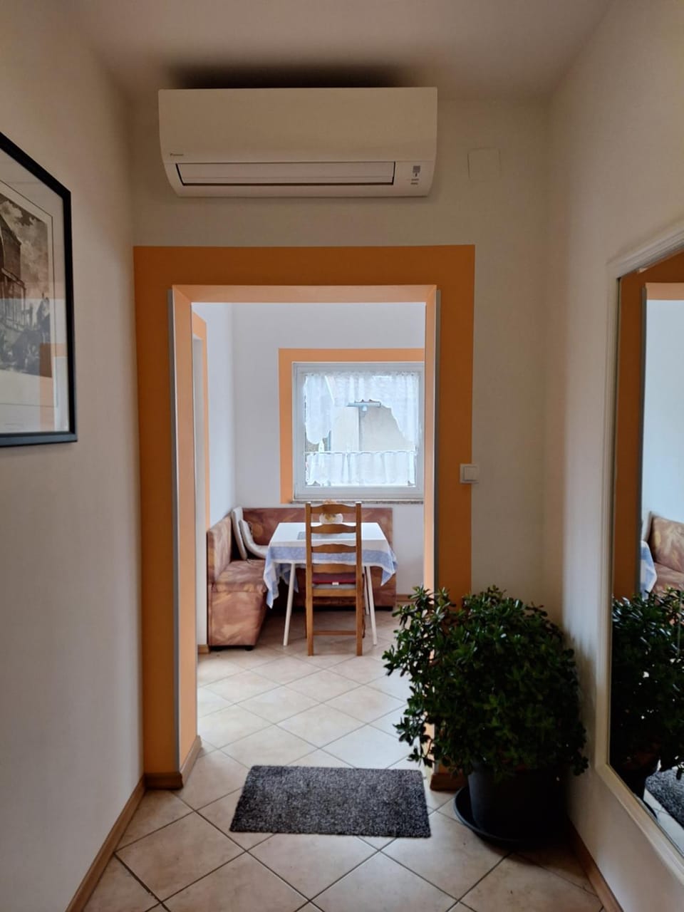 Communal lounge/ TV room, air conditioner