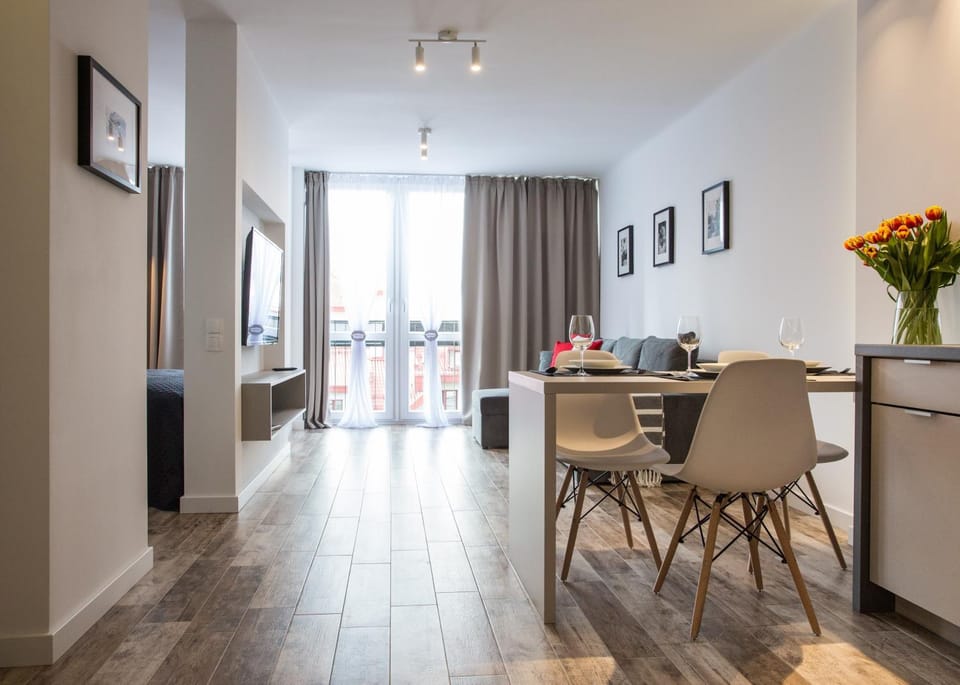 Kitchen or kitchenette, Seating area