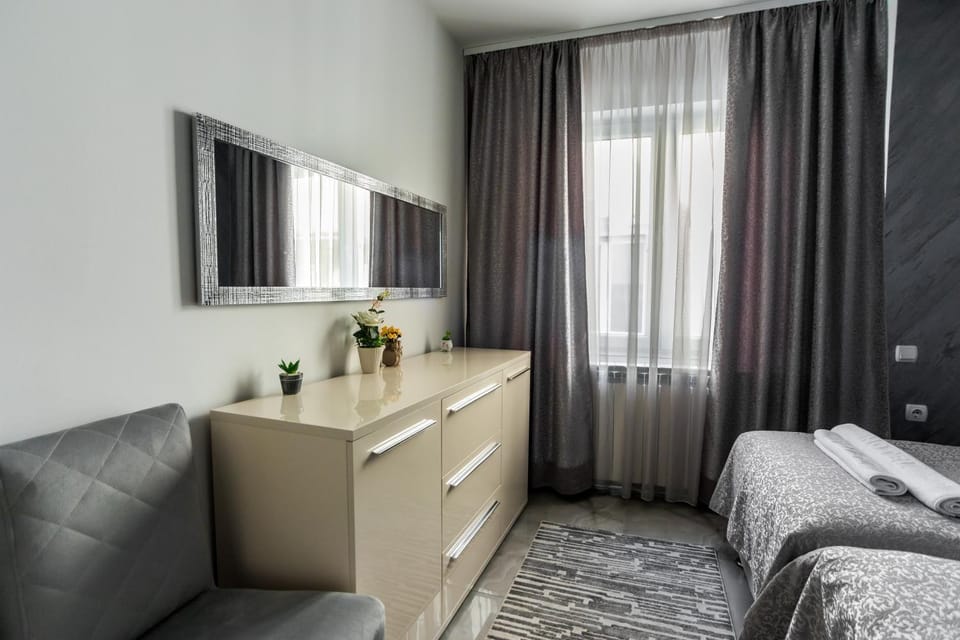 Bed, Seating area, Bedroom