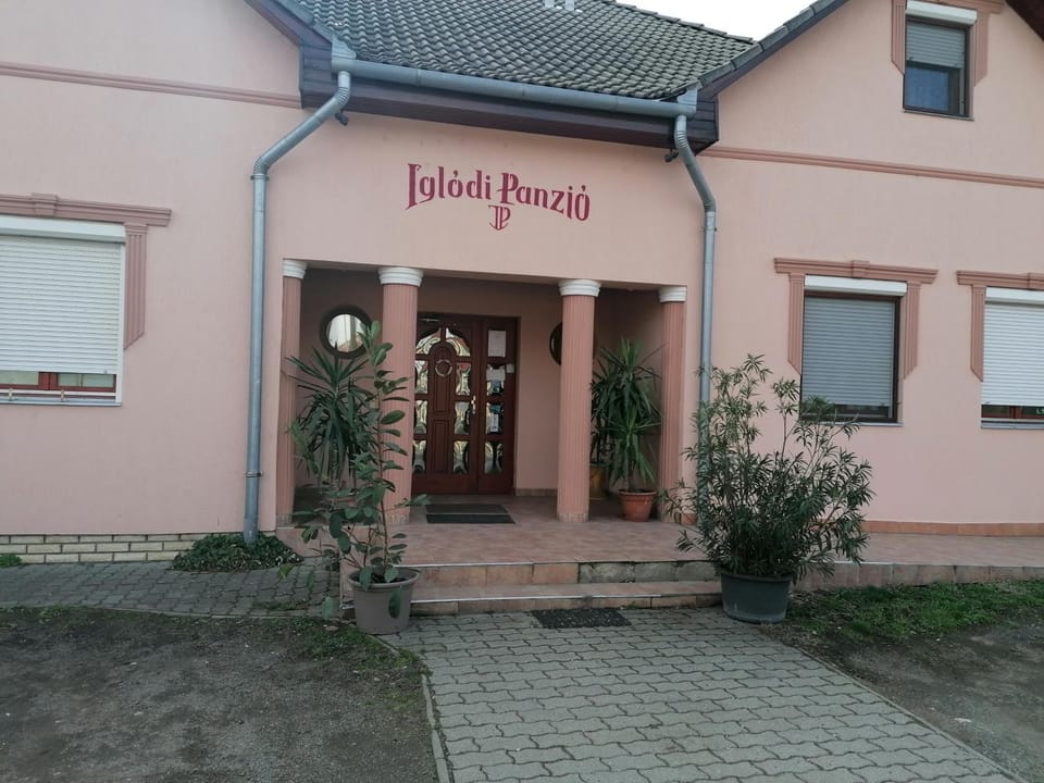 Iglódi Panzió Bed and Breakfast in Hungary