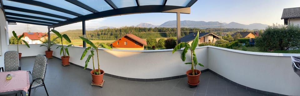 Balcony/Terrace, Mountain view