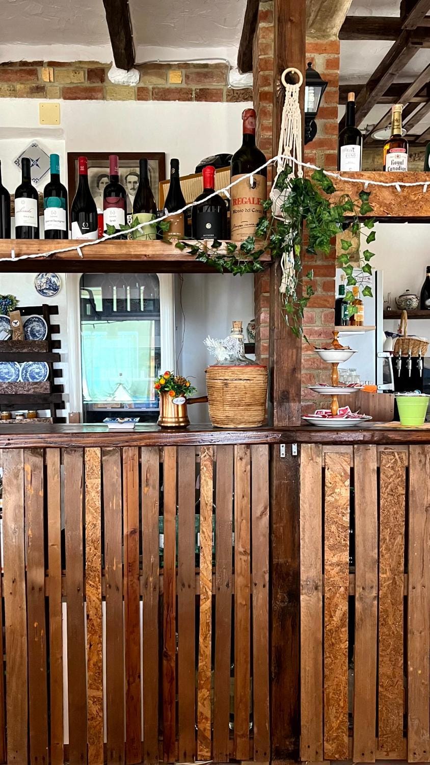 Lounge or bar, Food and drinks, Drinks