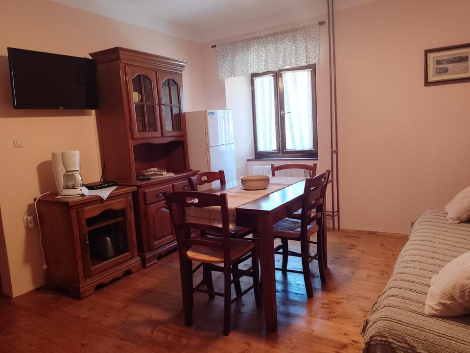 TV and multimedia, Kitchen or kitchenette, Seating area, Dining area