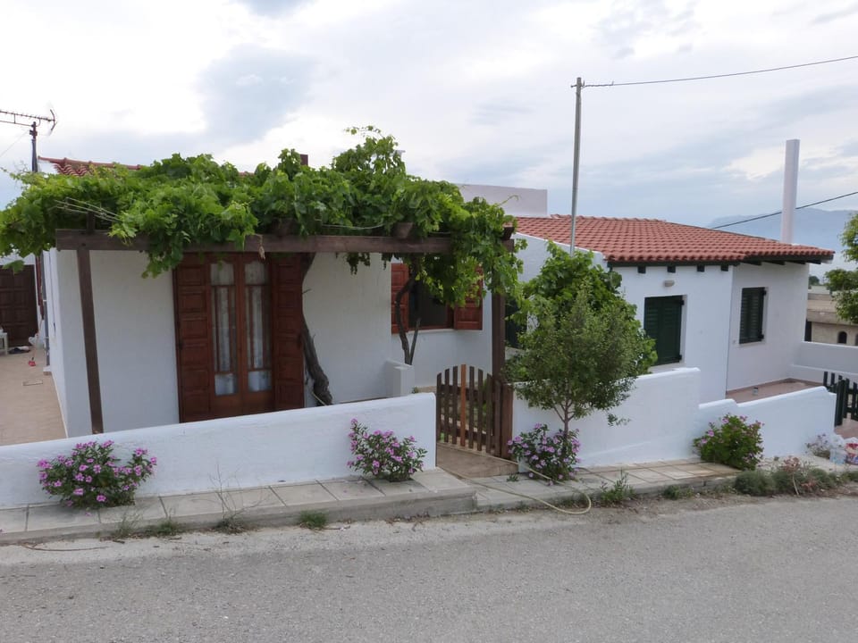 Facade/entrance, Balcony/Terrace, Street view