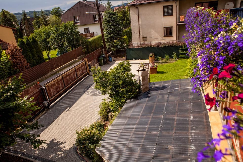 Neighbourhood, Garden, Street view, Area and facilities