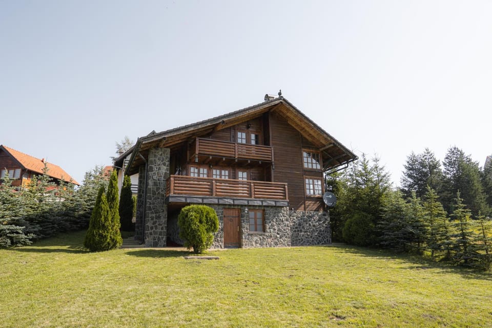 Property building, Natural landscape, Garden, Garden view