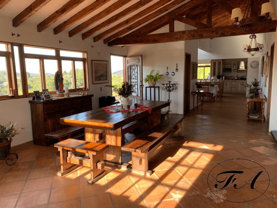 Kitchen or kitchenette, Seating area, Dining area