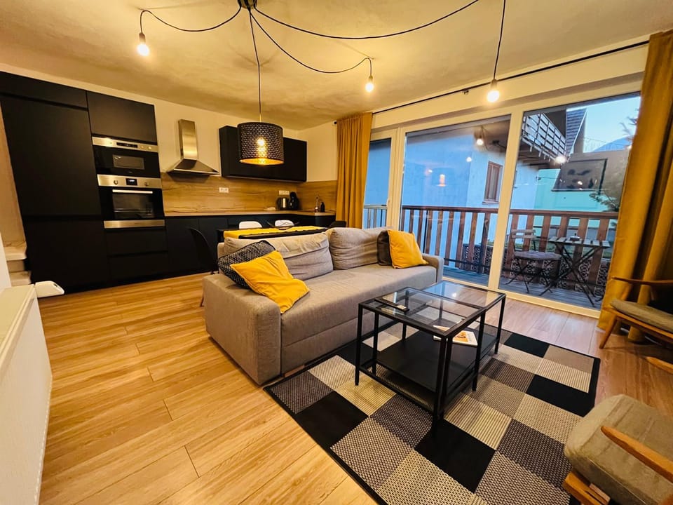 Kitchen or kitchenette, Living room, Seating area, Dining area, dishwasher, oven, stove