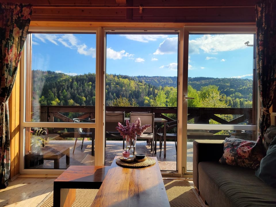View (from property/room), Balcony/Terrace, Living room, Seating area, Mountain view