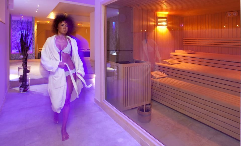 Hot Tub, Massage, Sauna, Steam room, Spa and wellness centre/facilities