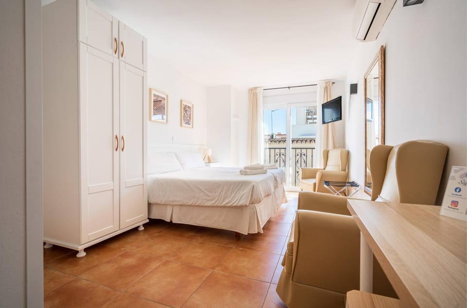 Bed, Living room
