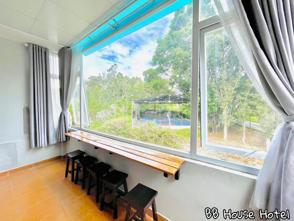 View (from property/room), Balcony/Terrace, Garden view