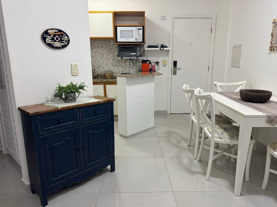Flat lindo a 120 metros da praia de Riviera de São Lourenço até 4 pessoas Apartment in Bertioga