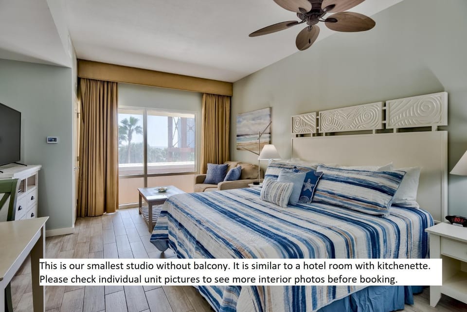 TV and multimedia, Living room, Seating area, Bedroom