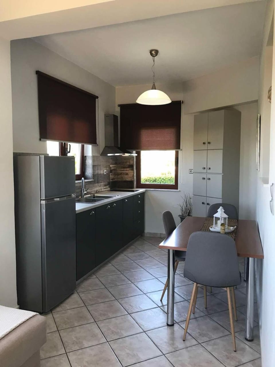 Coffee/tea facilities, Kitchen or kitchenette, Dining area, kitchen