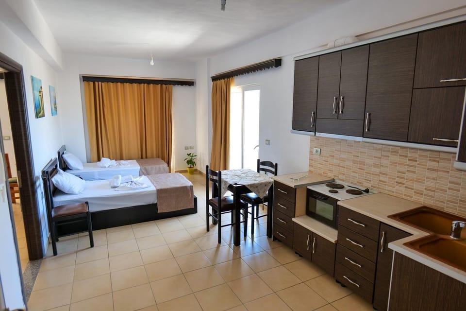 Kitchen or kitchenette, Bedroom