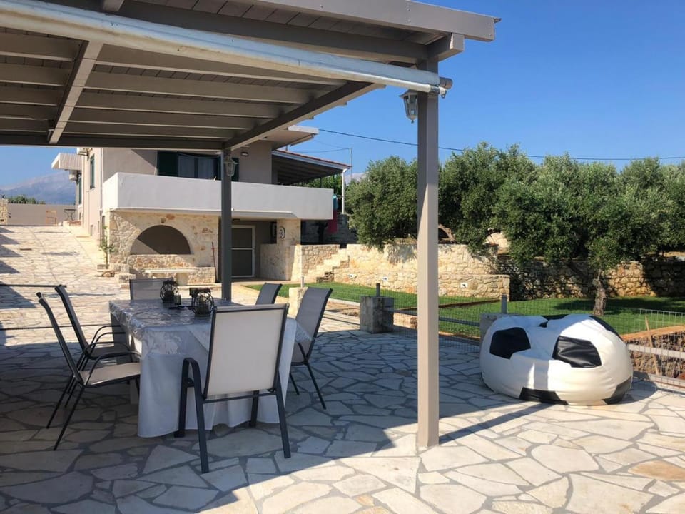 Patio, BBQ facilities, Balcony/Terrace