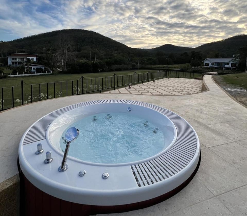 Hot Tub, Swimming pool, Bath
