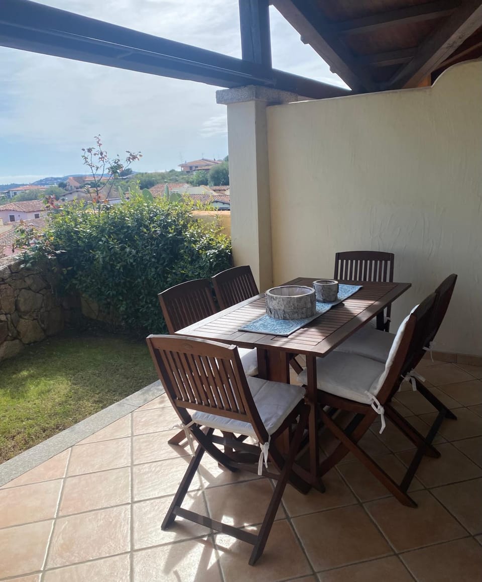 Property building, Patio, Photo of the whole room
