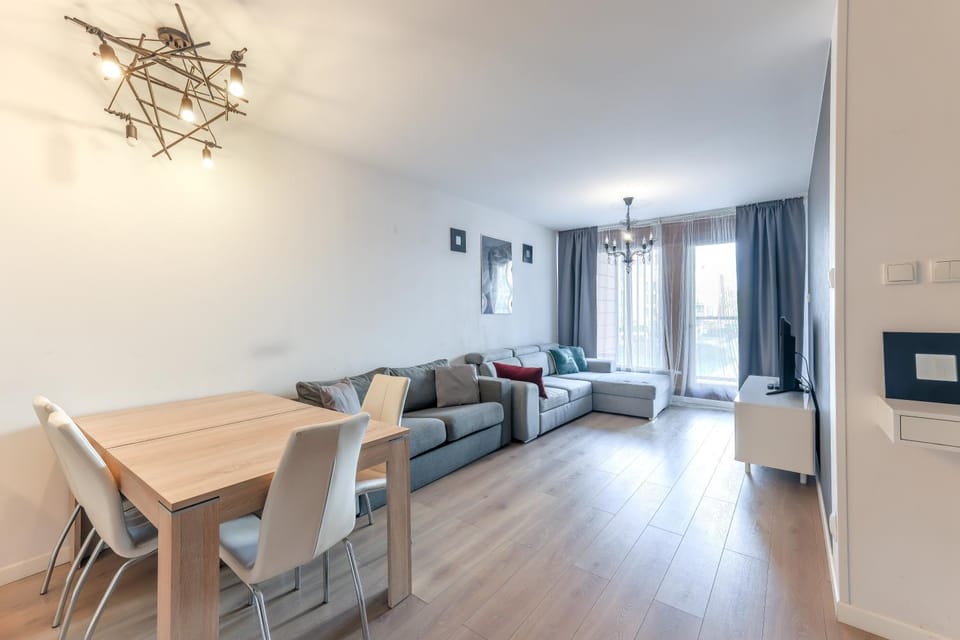 ApartMate Spacious Apartment with balcony OldTown for 6 people Apartment in Gdansk