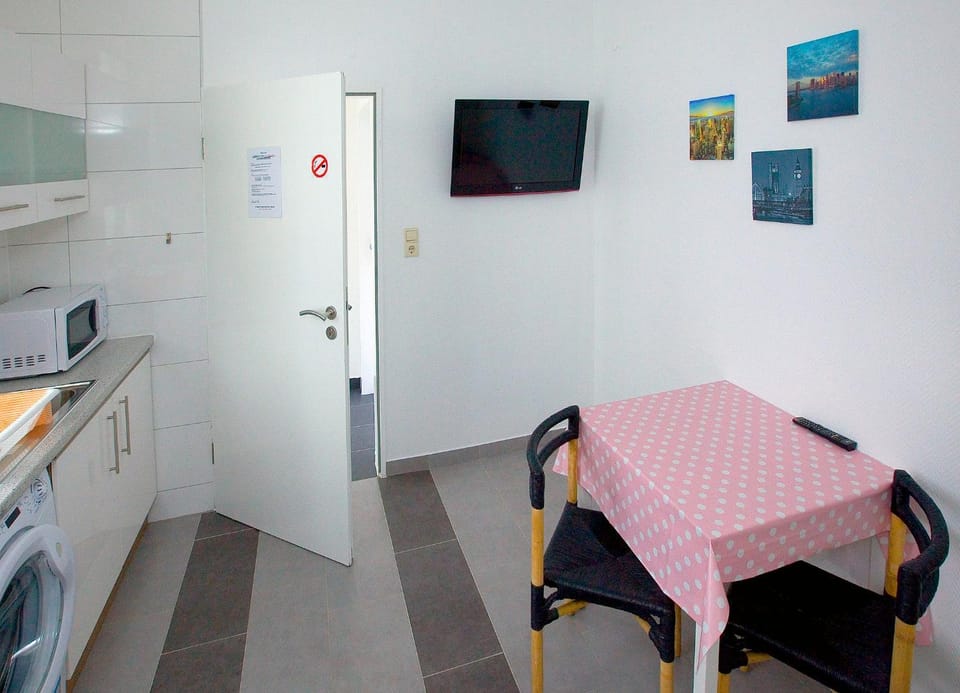 TV and multimedia, Kitchen or kitchenette, Dining area, minibar