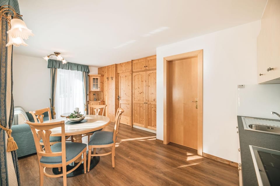 Garni Hotel Miara - Your Dolomites Home Hotel in Sëlva