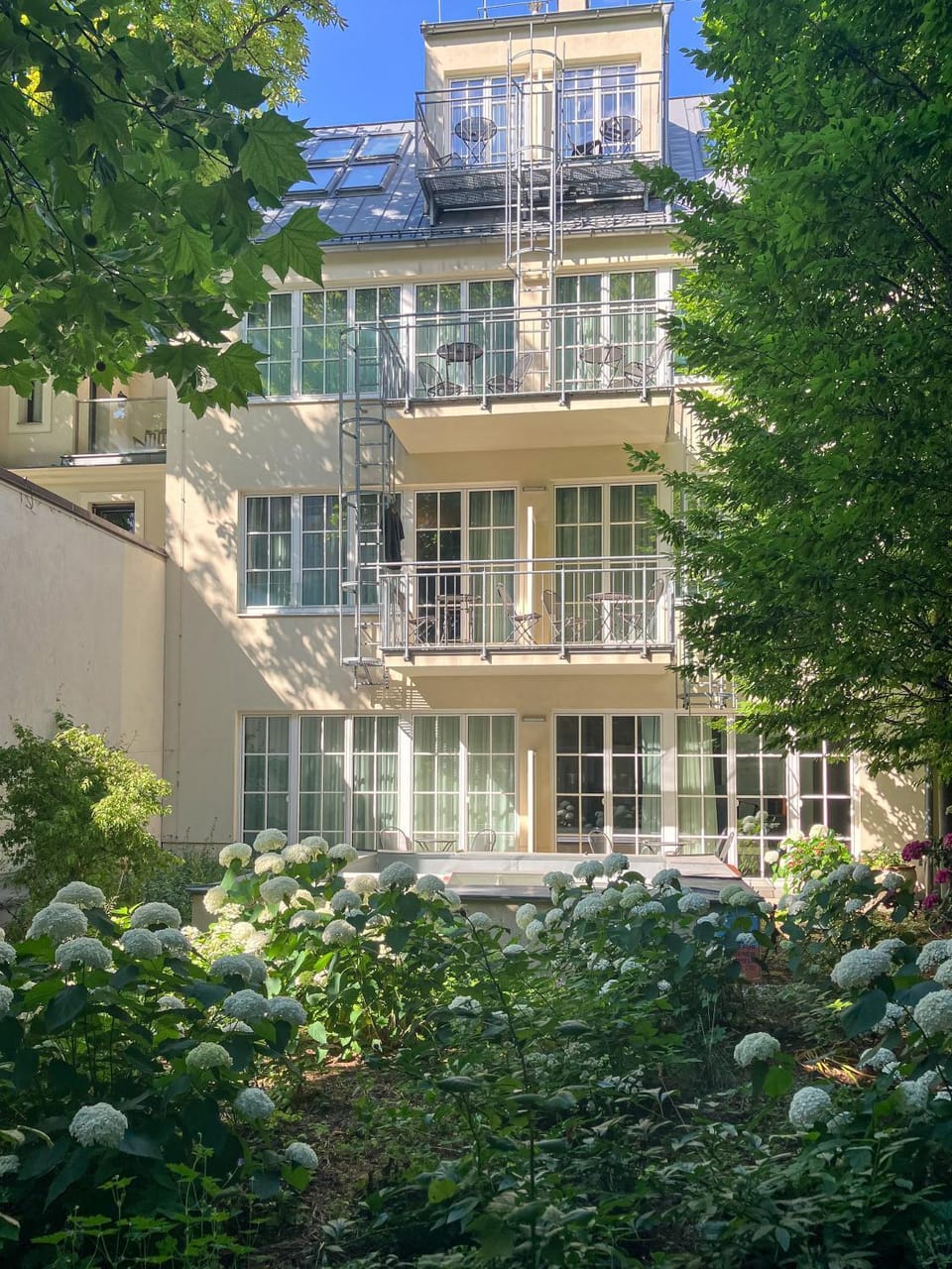 Property building, Day, Garden, Garden view