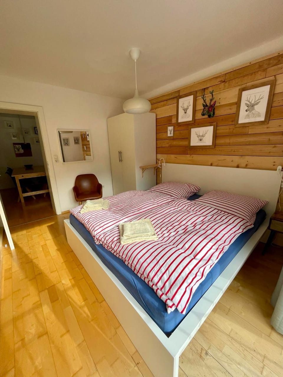 Bed, Decorative detail, Bedroom, wardrobe