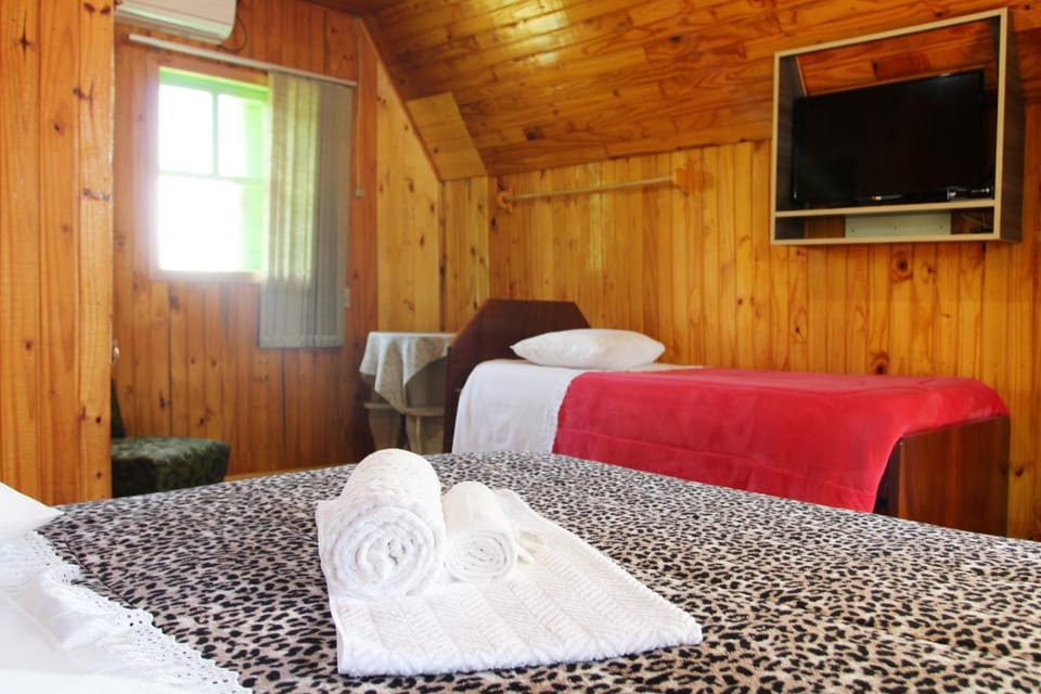 Bed, TV and multimedia, Photo of the whole room