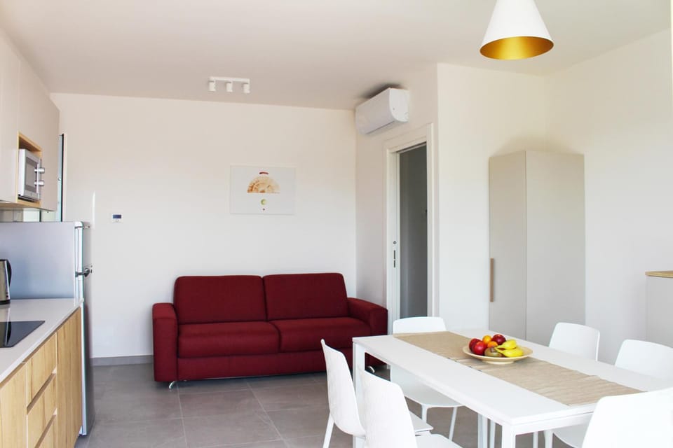 Seating area, Dining area, kitchen