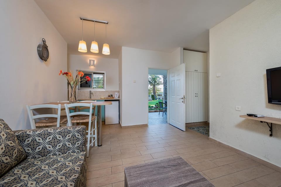 TV and multimedia, Kitchen or kitchenette, Living room