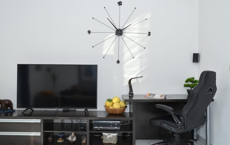 Communal lounge/ TV room, TV and multimedia