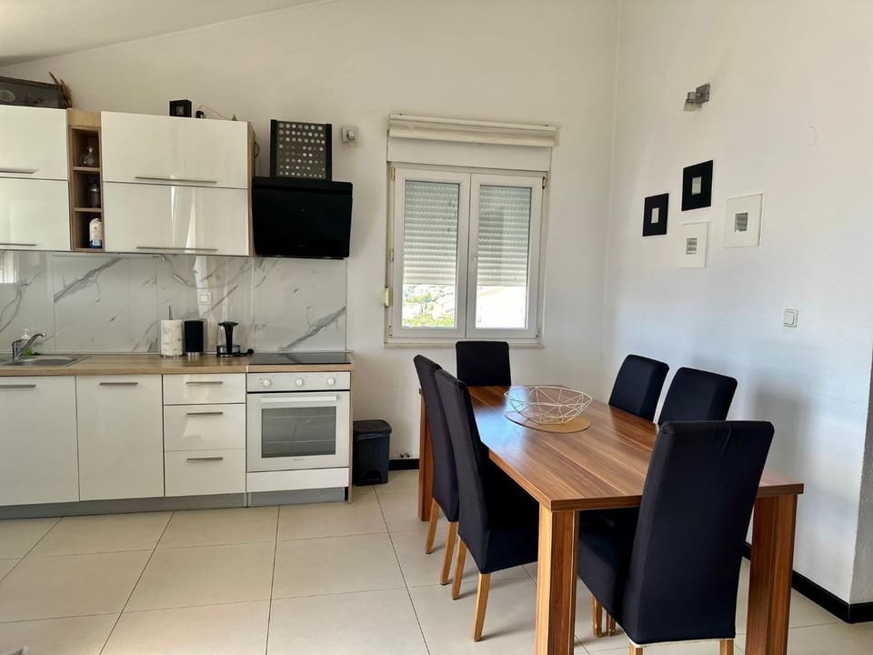 Stunning View Apartment with pool Apartment in Okrug Gornji